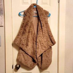 Faux fur vest with pockets